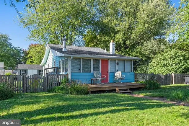 1627 Lee Dr, Edgewater