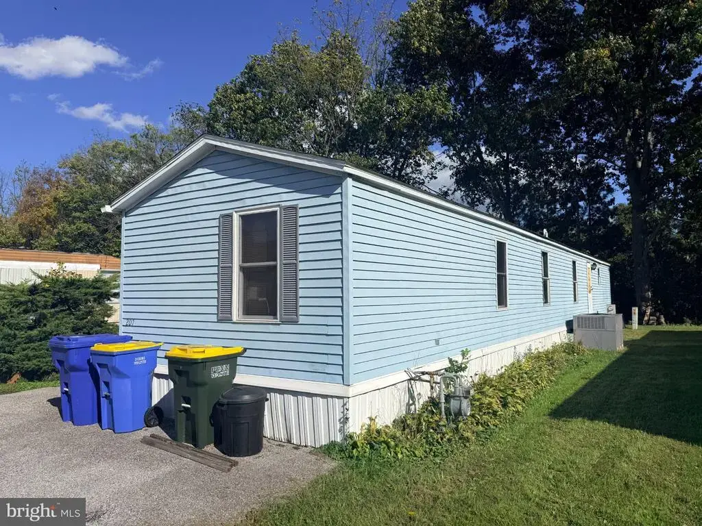 207 Waldorf Dr, YORK