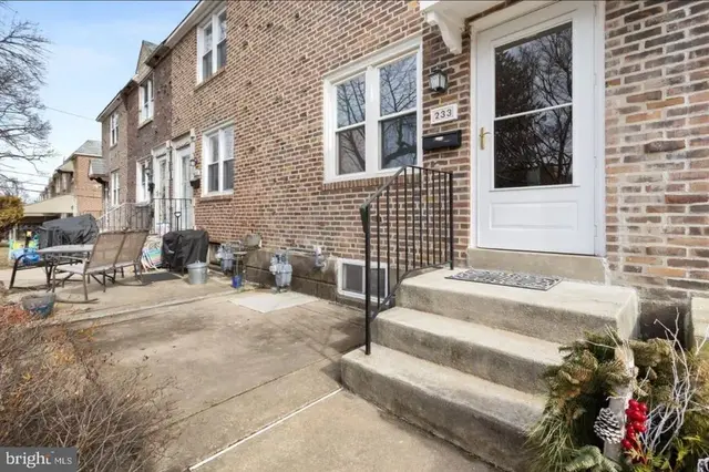 233 N Bishop Ave, Clifton Heights