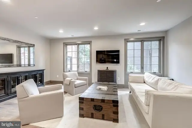 3220 Grace St Nw #3, Washington