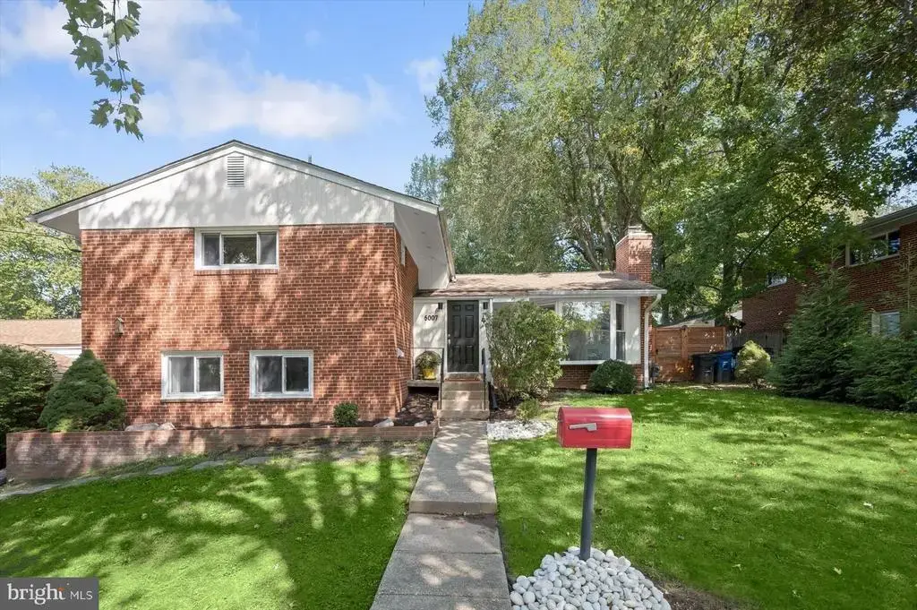 5007 Elsmere Pl, BETHESDA