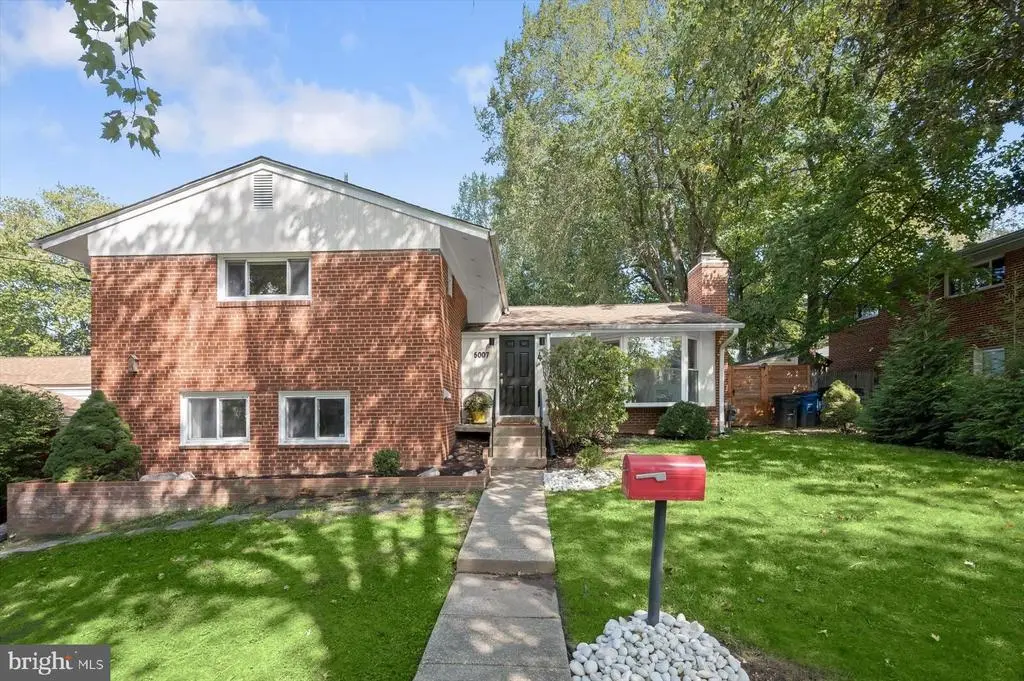 5007 Elsmere Pl, BETHESDA