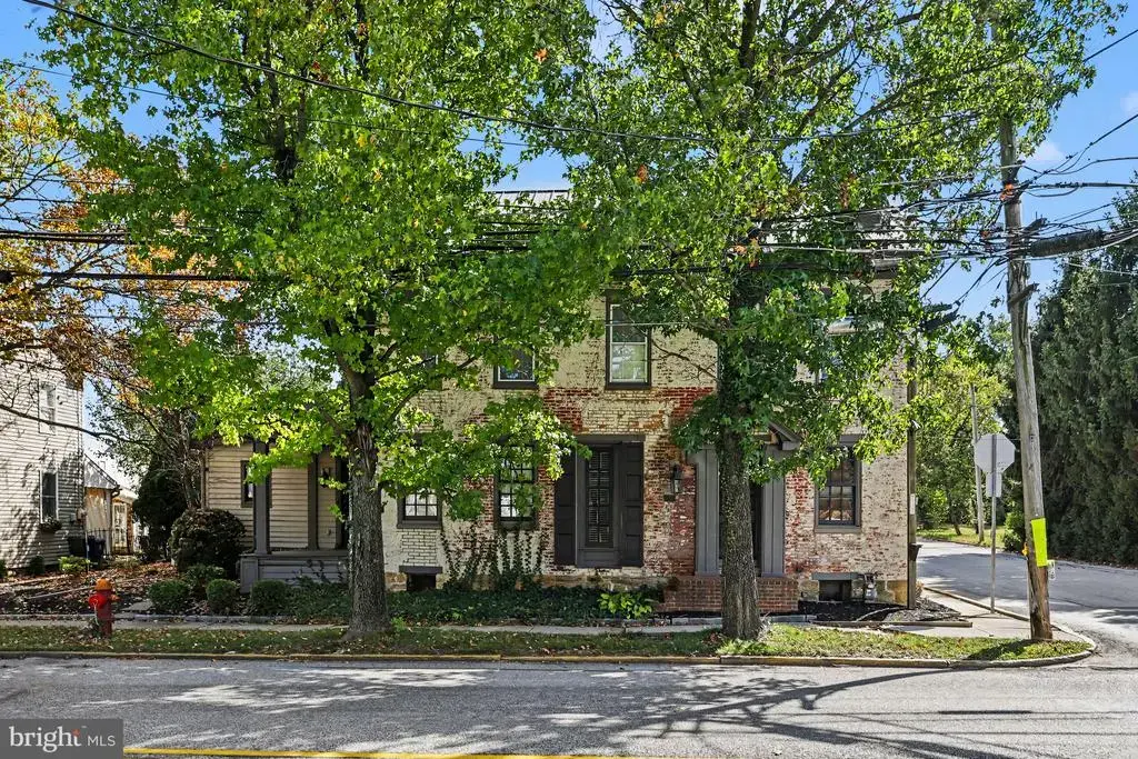 221 Lincoln Way W, NEW OXFORD