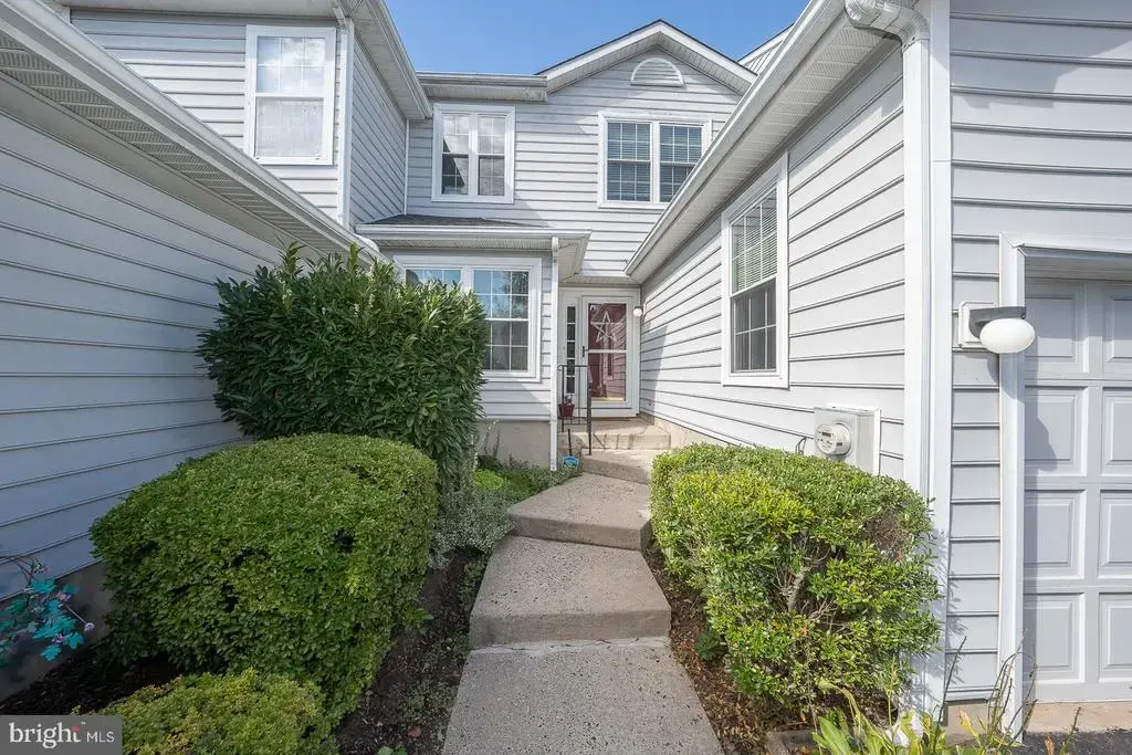 19 Victoria Cir, COLLEGEVILLE