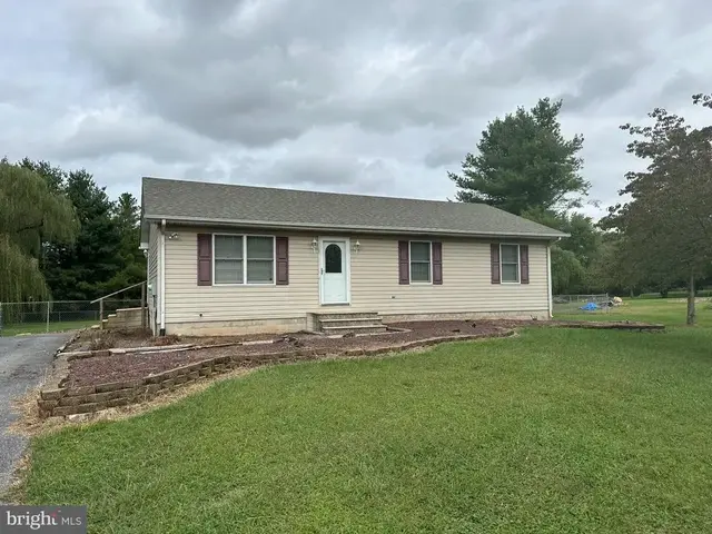 3 Brook Dr, Clayton