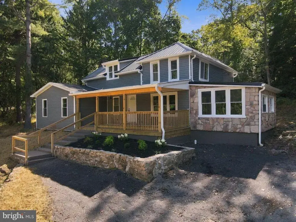8080 Lincoln Way E, FAYETTEVILLE