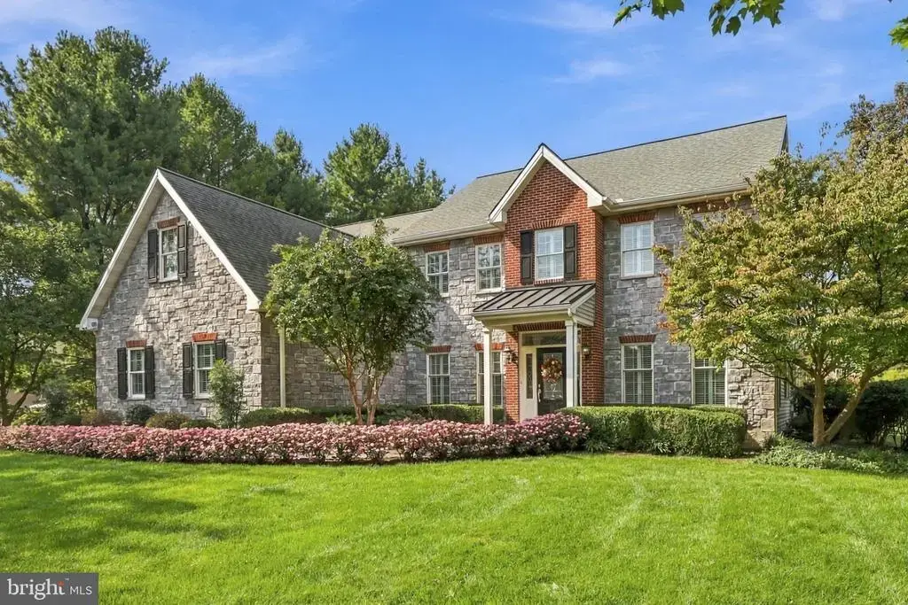 373 N Farm Dr, LITITZ