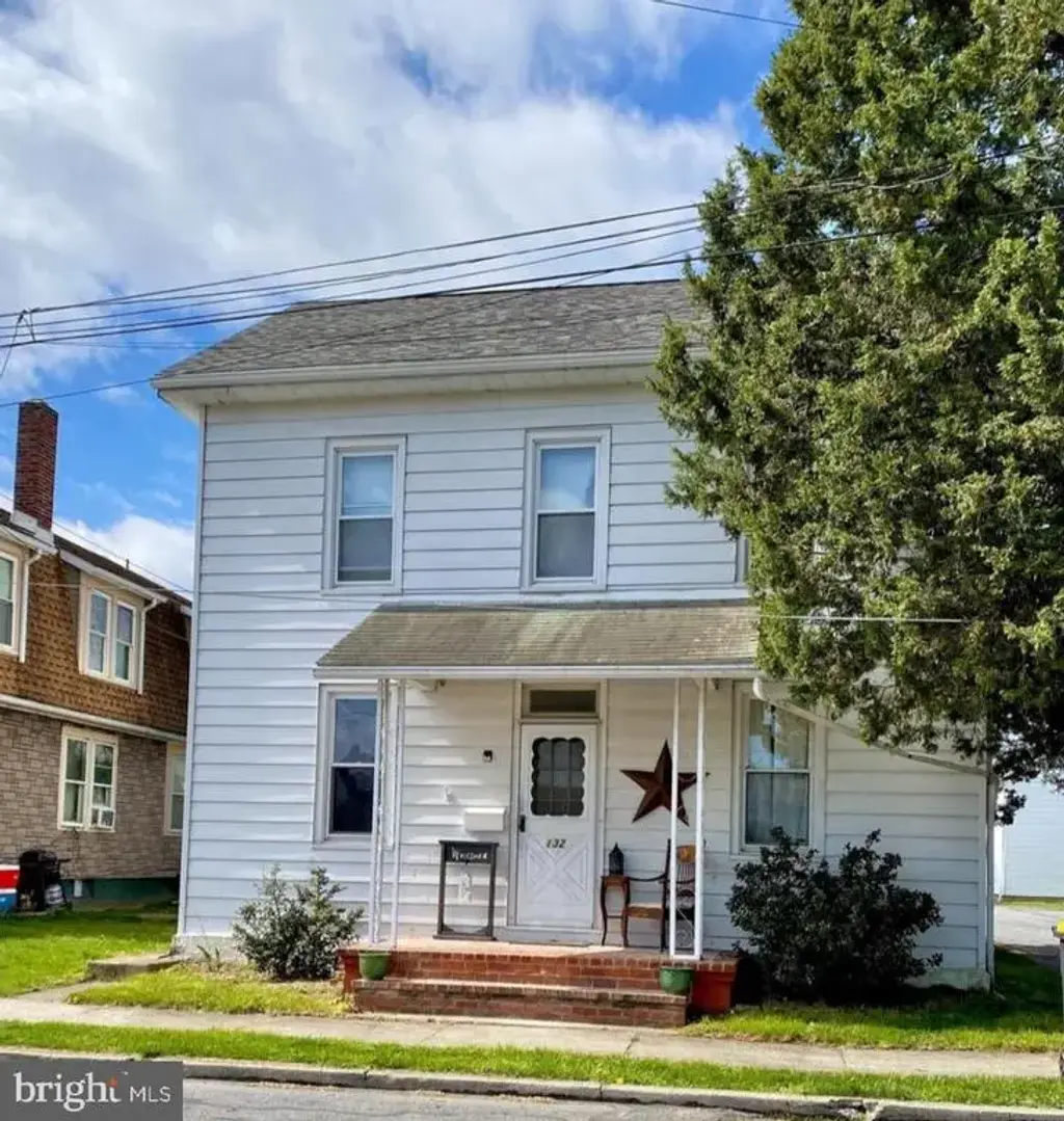 132 W Chestnut Ave, ROBESONIA