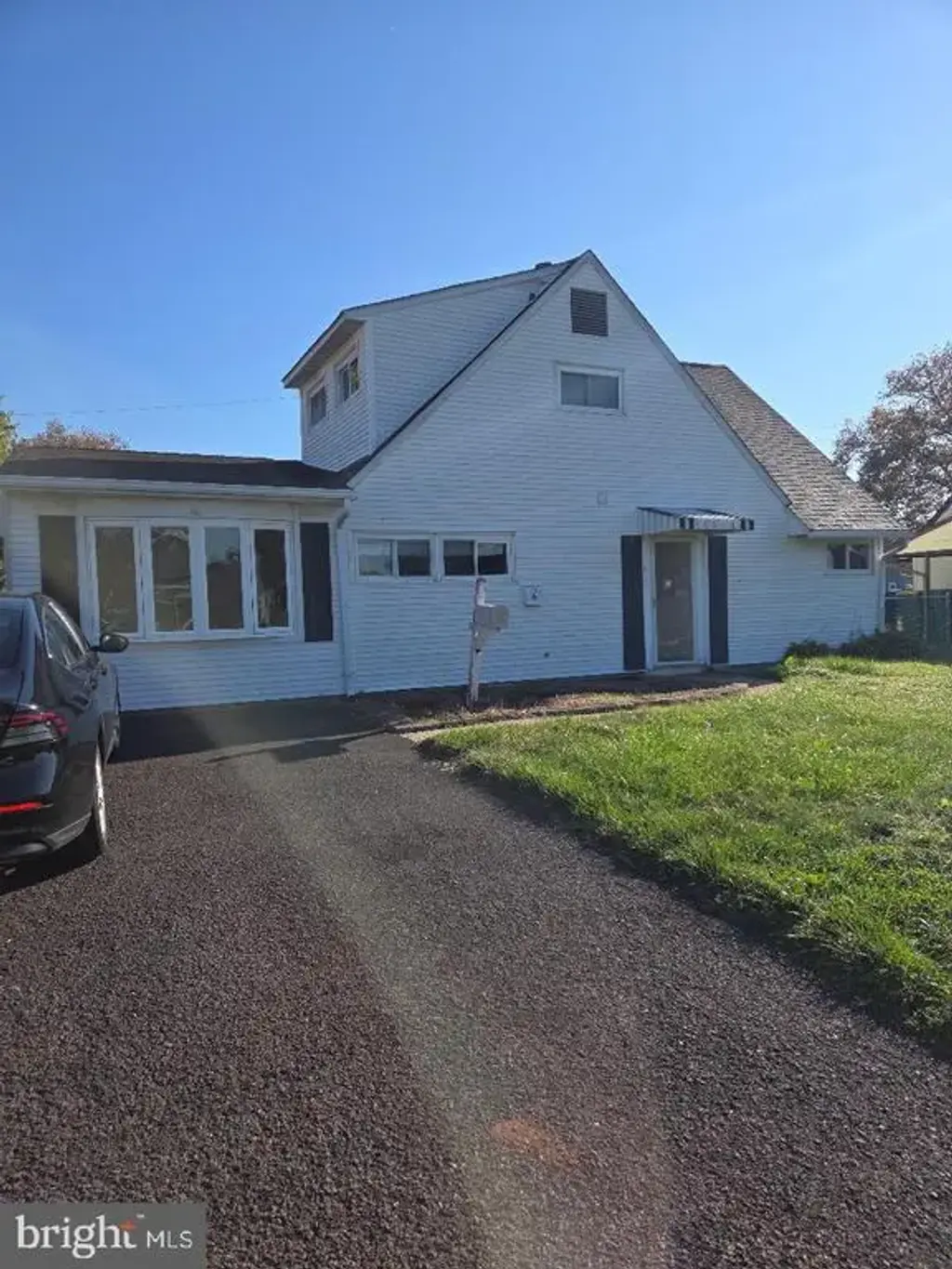 6 Cornflower Ln, LEVITTOWN