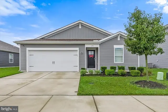 174 Pond View Ln, Seaford