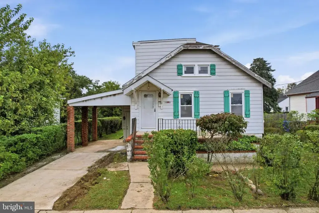 835 Woodland Ave, BURLINGTON