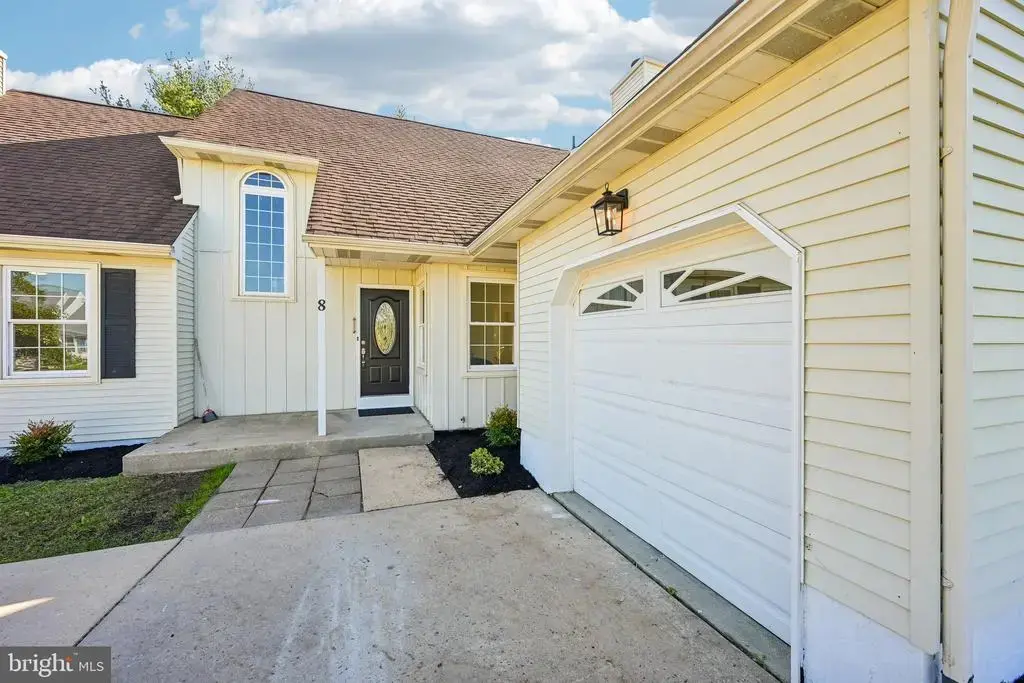 8 Winterset Ln, MARLTON