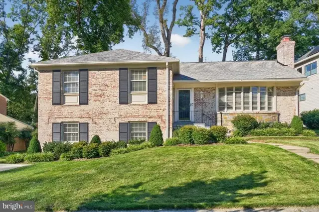 5901 Cromwell Dr, Bethesda