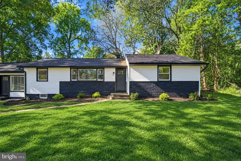 81 Hartford Rd, MEDFORD