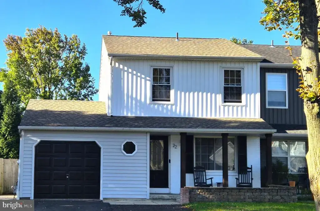 22 Curry, HORSHAM