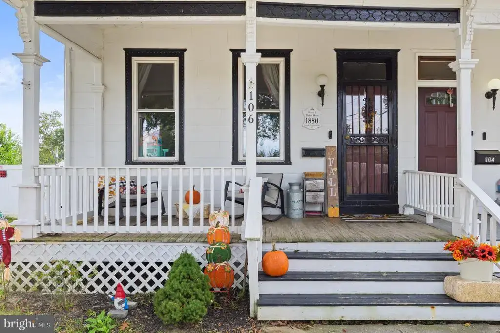 106 E Elm St, WENONAH