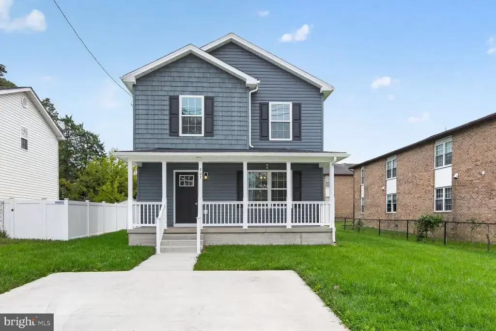 207 S Loudoun St, STRASBURG