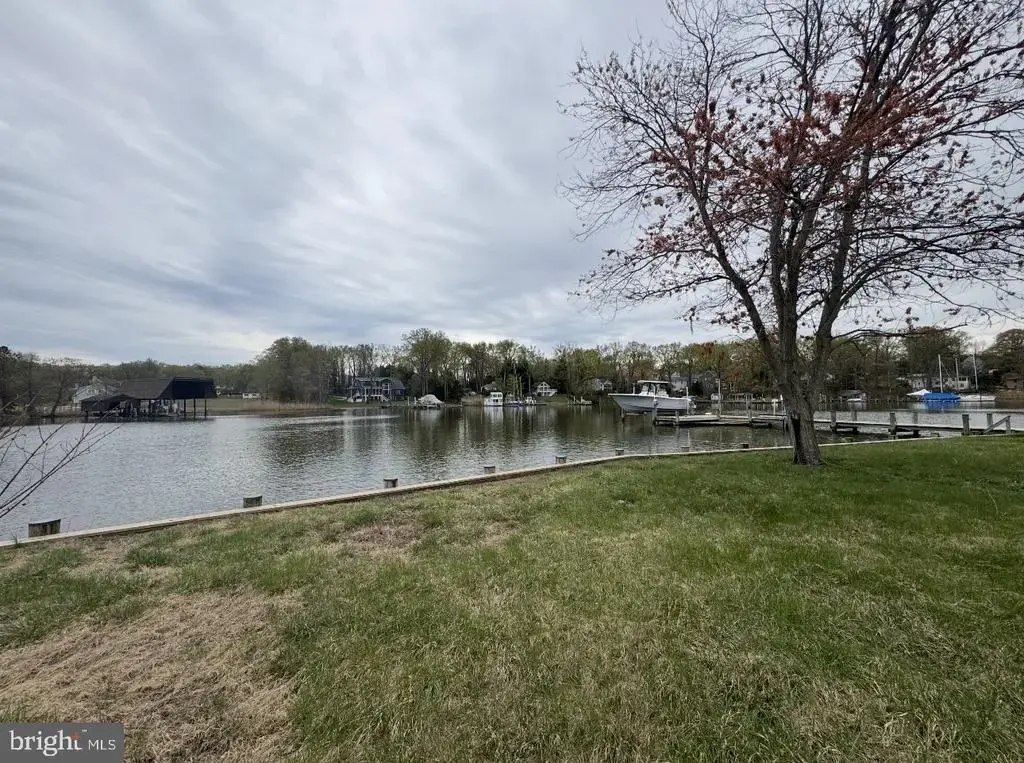 3887 Cotter Dr, EDGEWATER