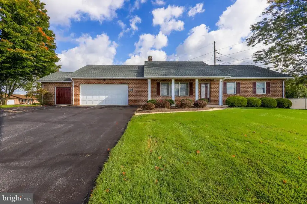 328 Mill Rd, CHAMBERSBURG