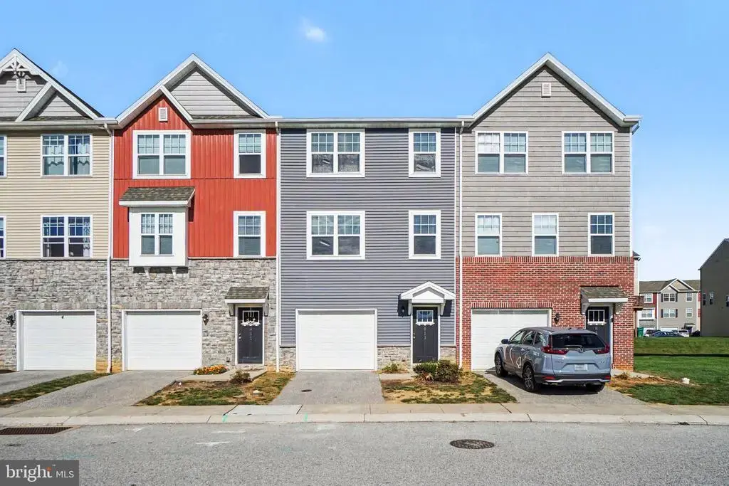813 Schooner Ln, MECHANICSBURG