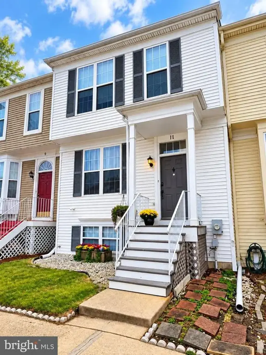 11 Denny Cir, NEWARK