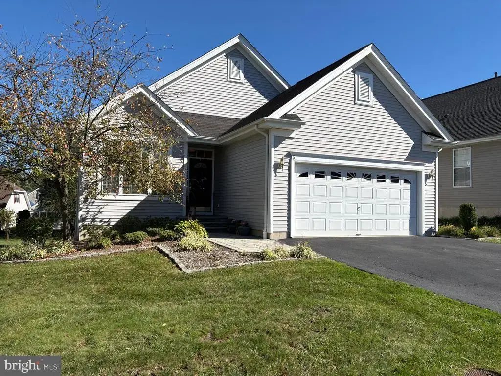 5 Atrium Dr, BORDENTOWN TWP