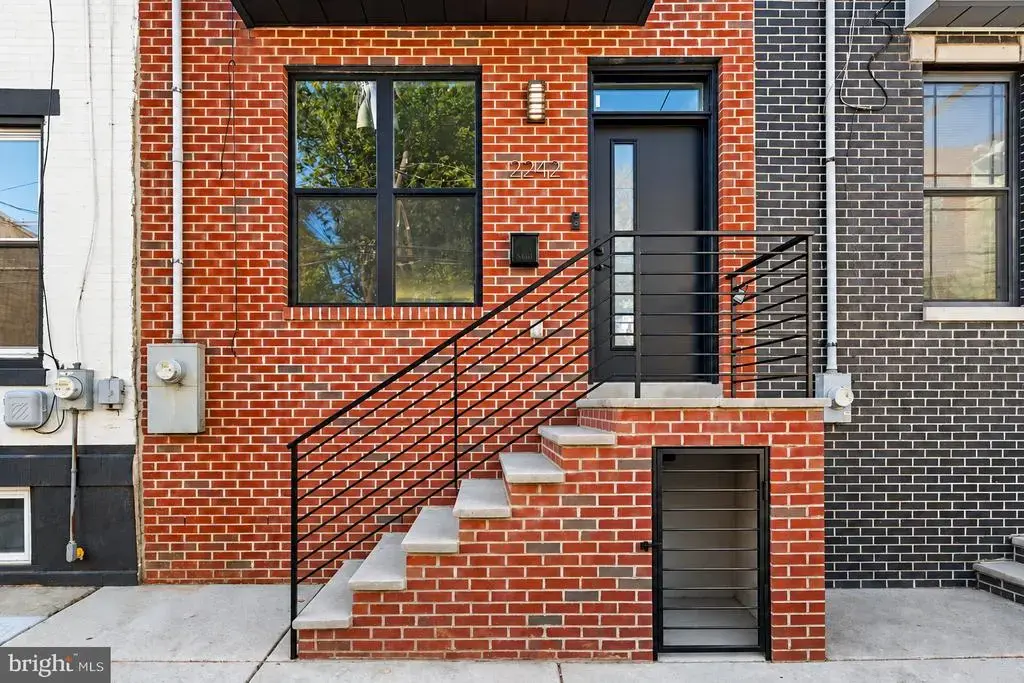 2242 N Howard St, PHILADELPHIA