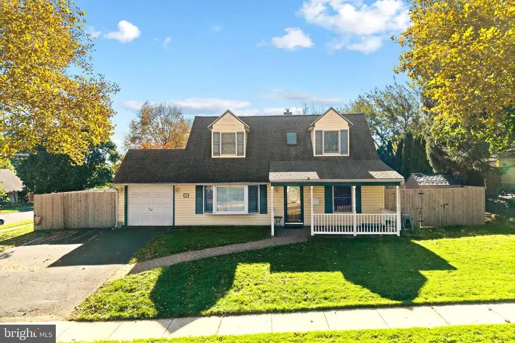 54 Quarter Turn Rd W, LEVITTOWN