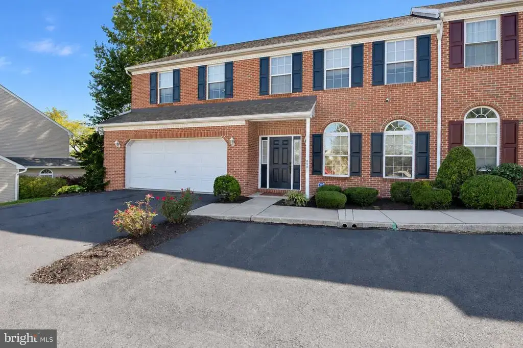 203 Barrington Dr, READING