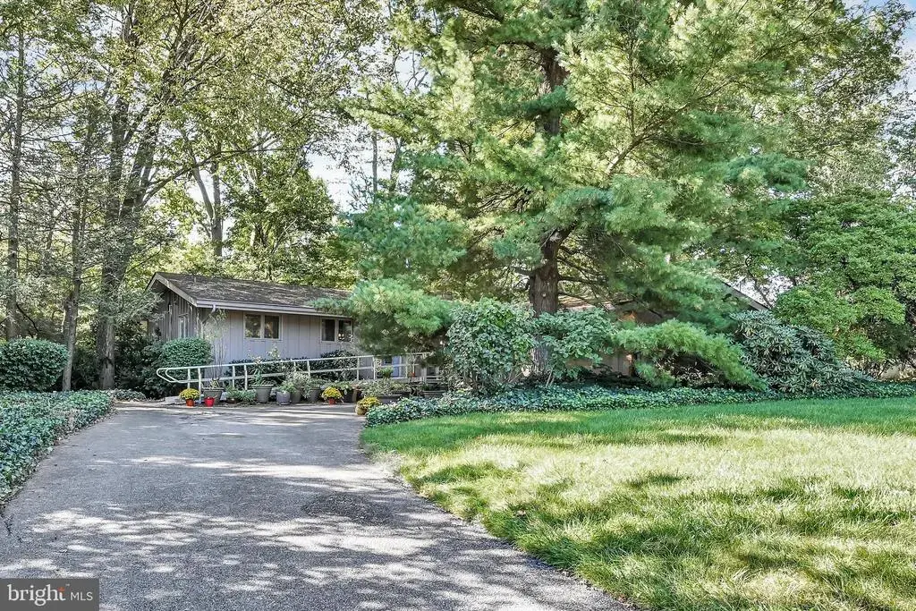 1734 Colonial Manor Dr, LANCASTER