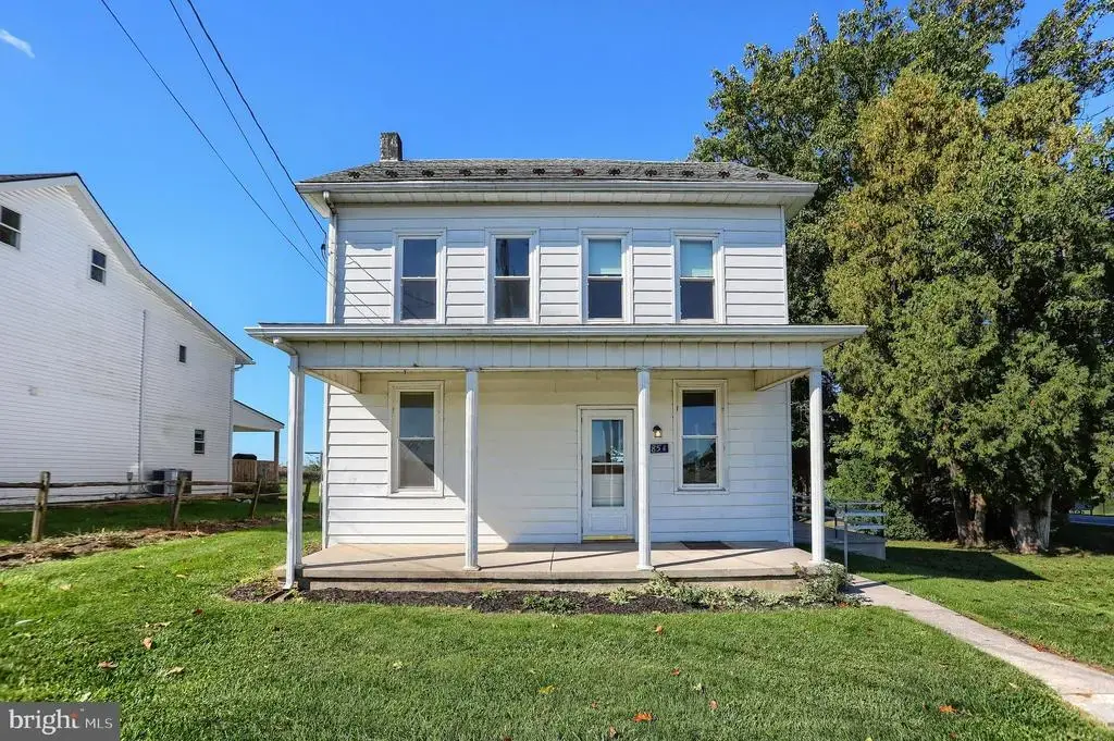 185 Village Dr, LEBANON