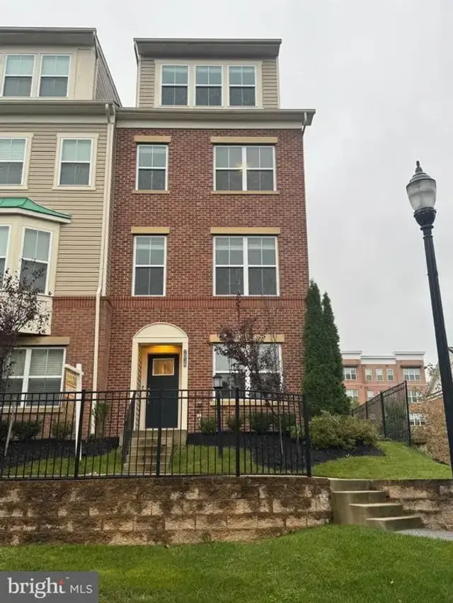 7016 Ventfield Way, Hanover