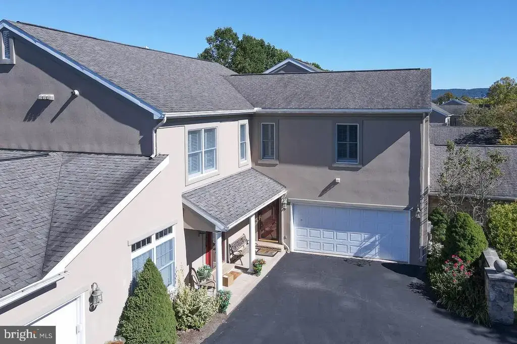 102 Asbury Ln, STATE COLLEGE