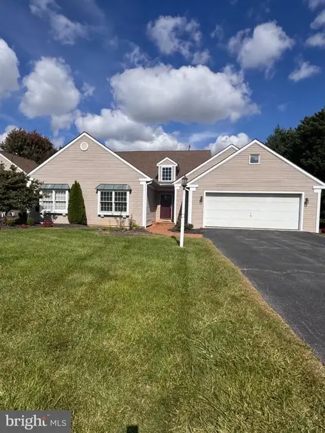 18909 Dover Dr, Hagerstown