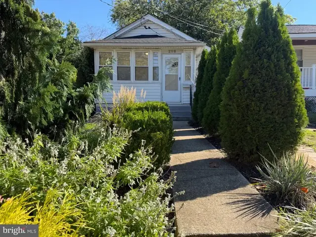 208 Admiral Dr, Annapolis