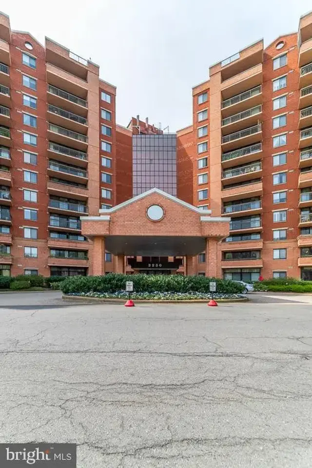 2230 George C Marshall Dr #822, Falls Church