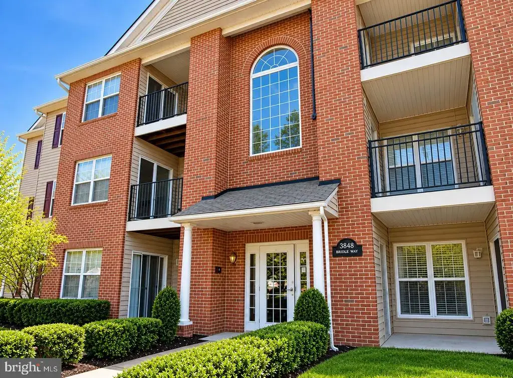 3840 Normandy Dr #1d, HAMPSTEAD