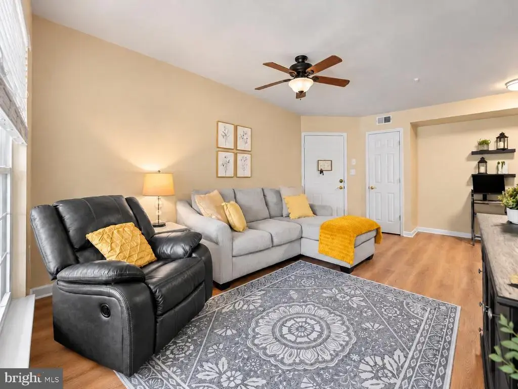 3840 Normandy Dr #1d, HAMPSTEAD
