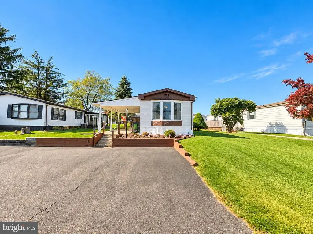 303 Meadow Ct, NORTH WALES