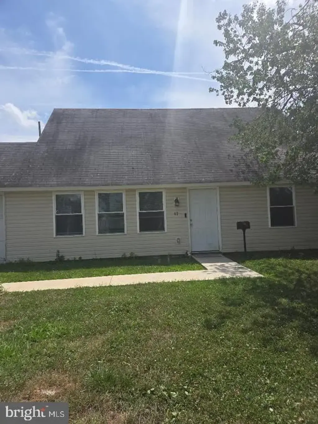 42 Indian Red Rd, LEVITTOWN