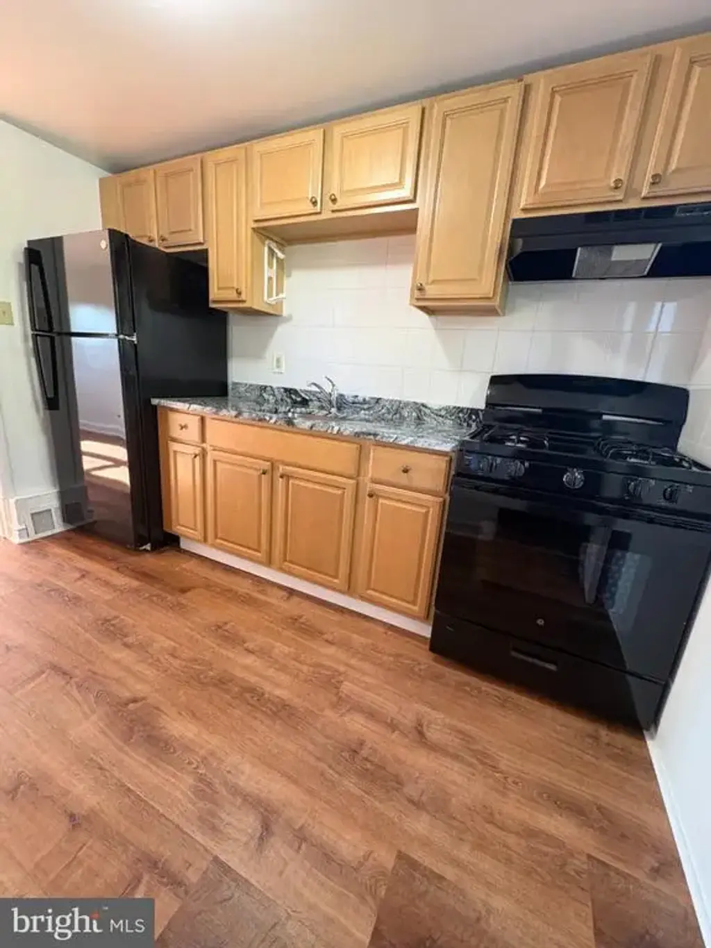 71 S Evergreen Ave #b, WOODBURY
