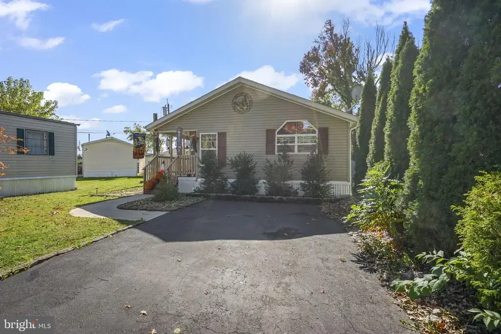 5 Sterling Ct, EAST WINDSOR TWP
