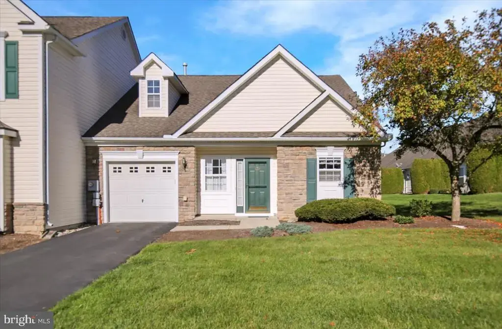 125 Village Dr, BLANDON