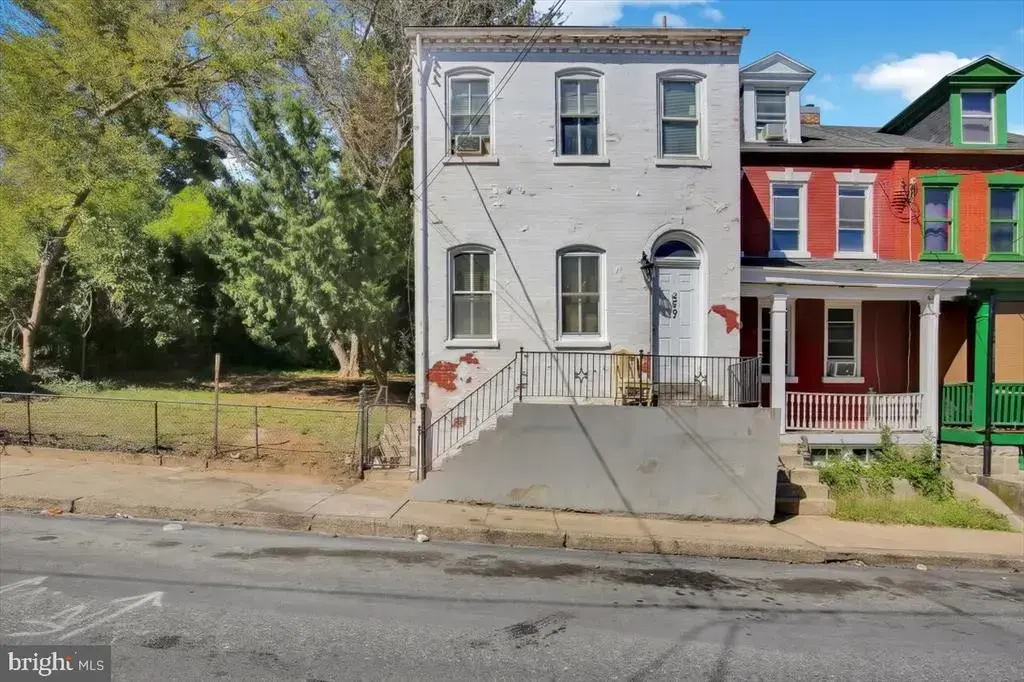 667 Saint Joseph St, LANCASTER