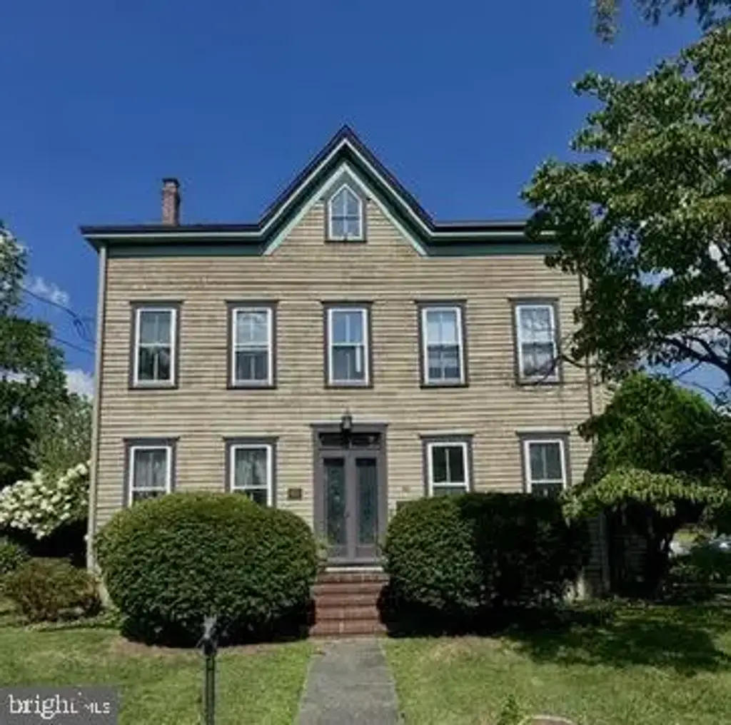 64 S Main St, FALLSINGTON