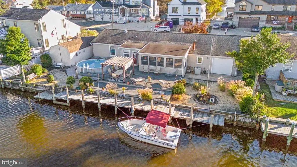 1122 Laurel Blvd, LANOKA HARBOR