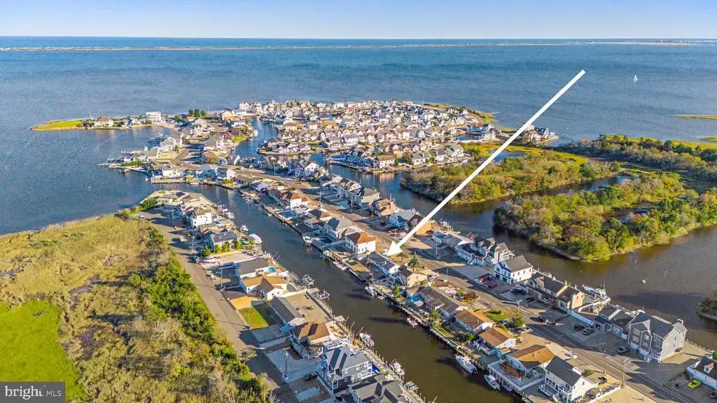 1122 Laurel Blvd, LANOKA HARBOR