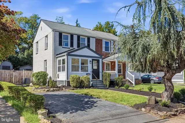 5924 Edgehill Ct, Alexandria