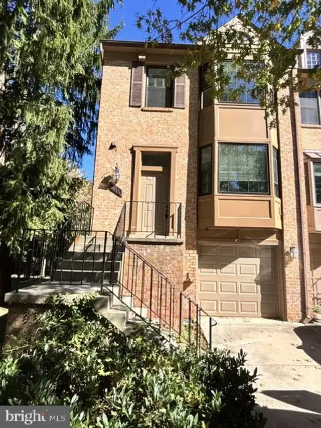 200 Lynn Manor Dr, Rockville
