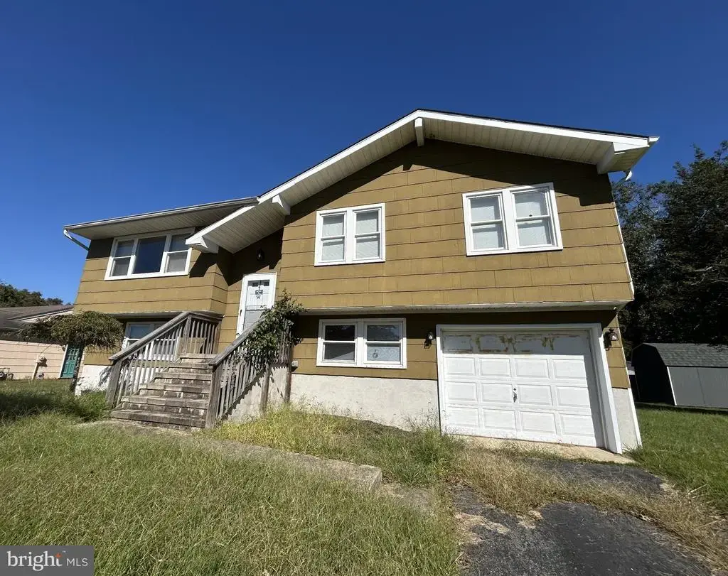 214 Haines St E, LANOKA HARBOR